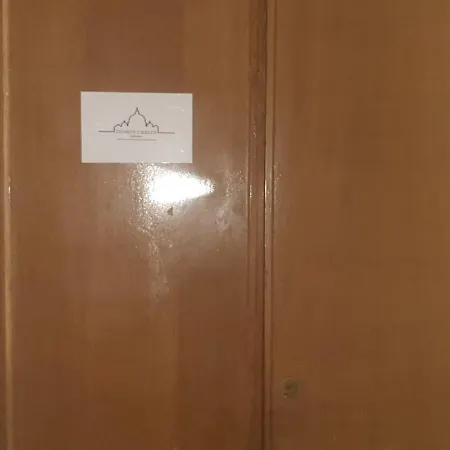 Domus Ubaldi לינה וארוחת בוקר